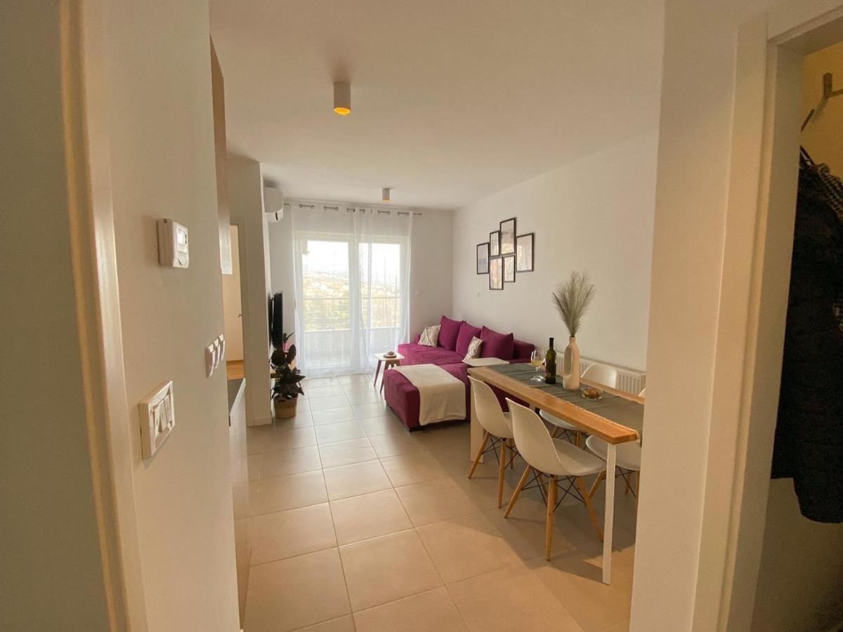 Portview Apartment Rijeka Exteriör bild
