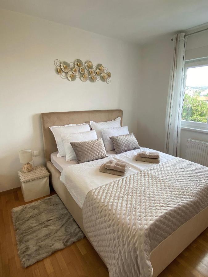 Portview Apartment Rijeka Exteriör bild