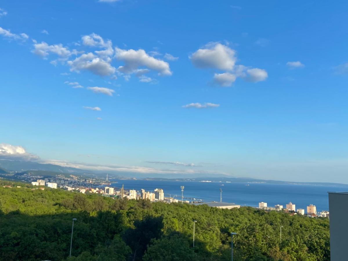 Portview Apartment Rijeka Exteriör bild