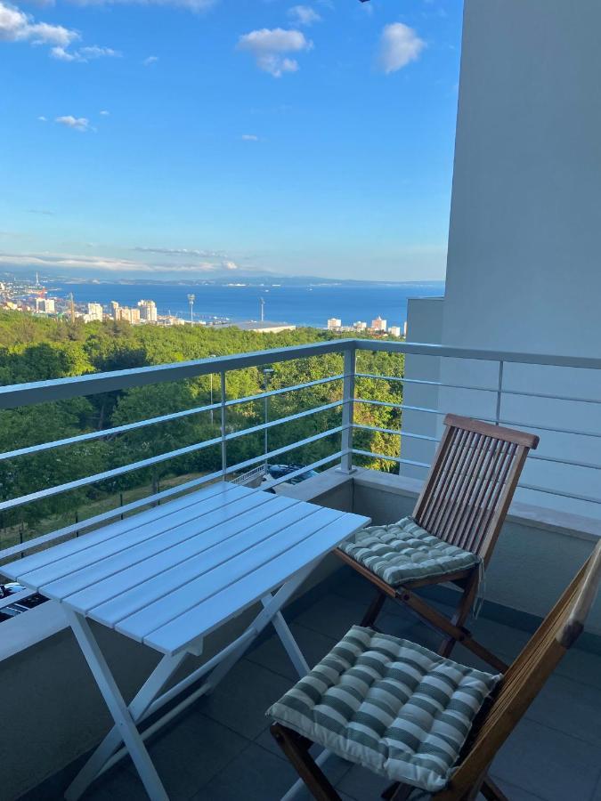 Portview Apartment Rijeka Exteriör bild