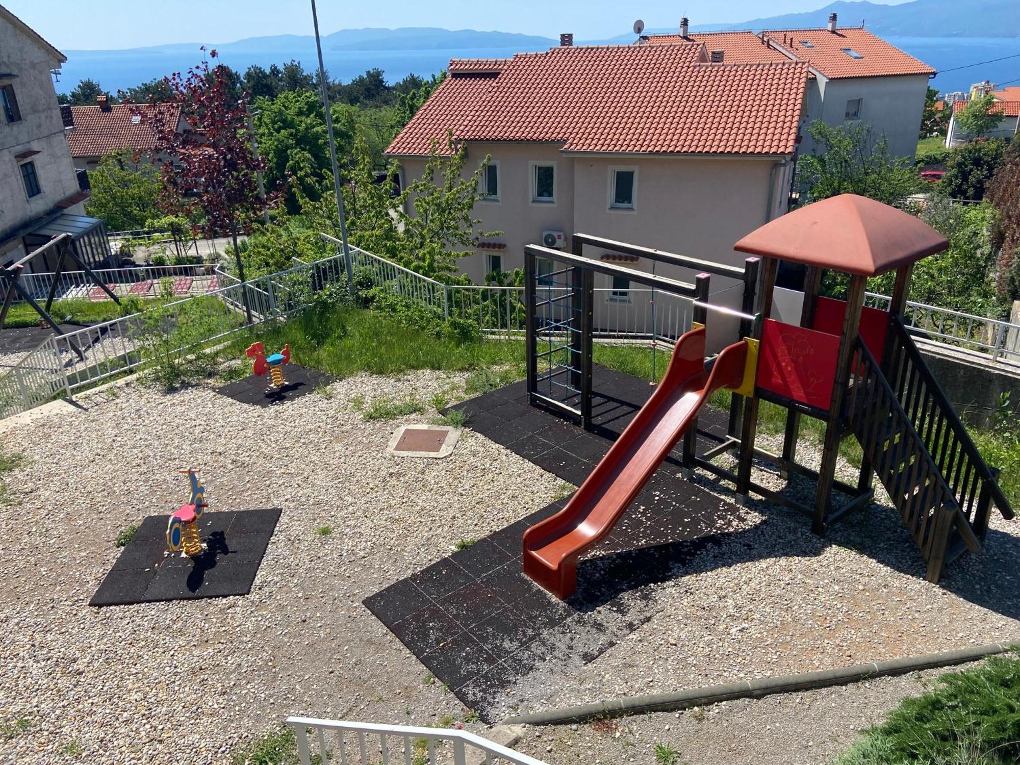 Portview Apartment Rijeka Exteriör bild